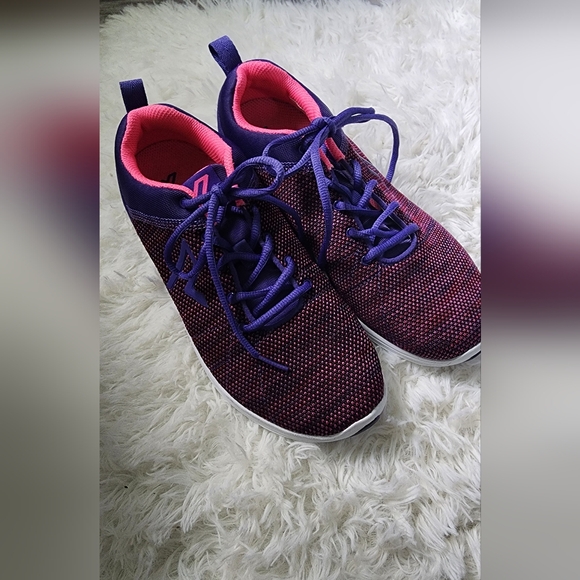 Vionic Sneaker - Picture 2 of 8